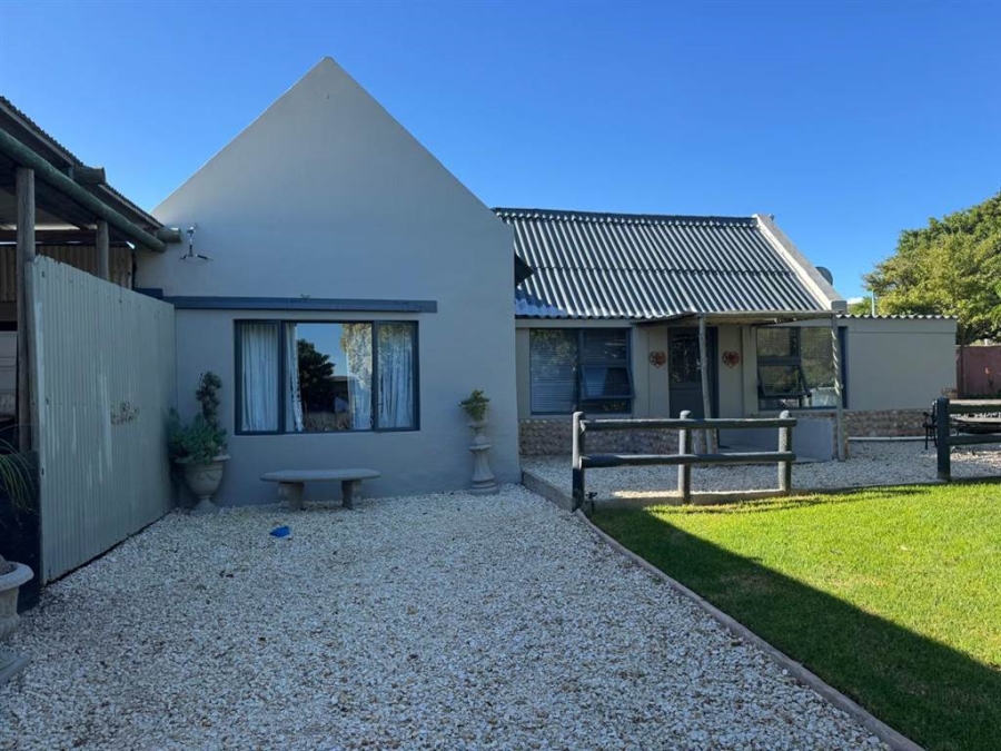 6 Bedroom Property for Sale in Stilbaai Oos Western Cape